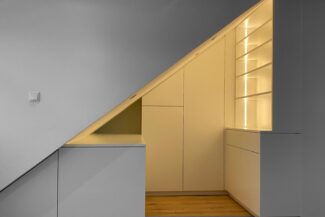 Kasten und Regale individuelle gebaut für eine Mansardenwohnung.